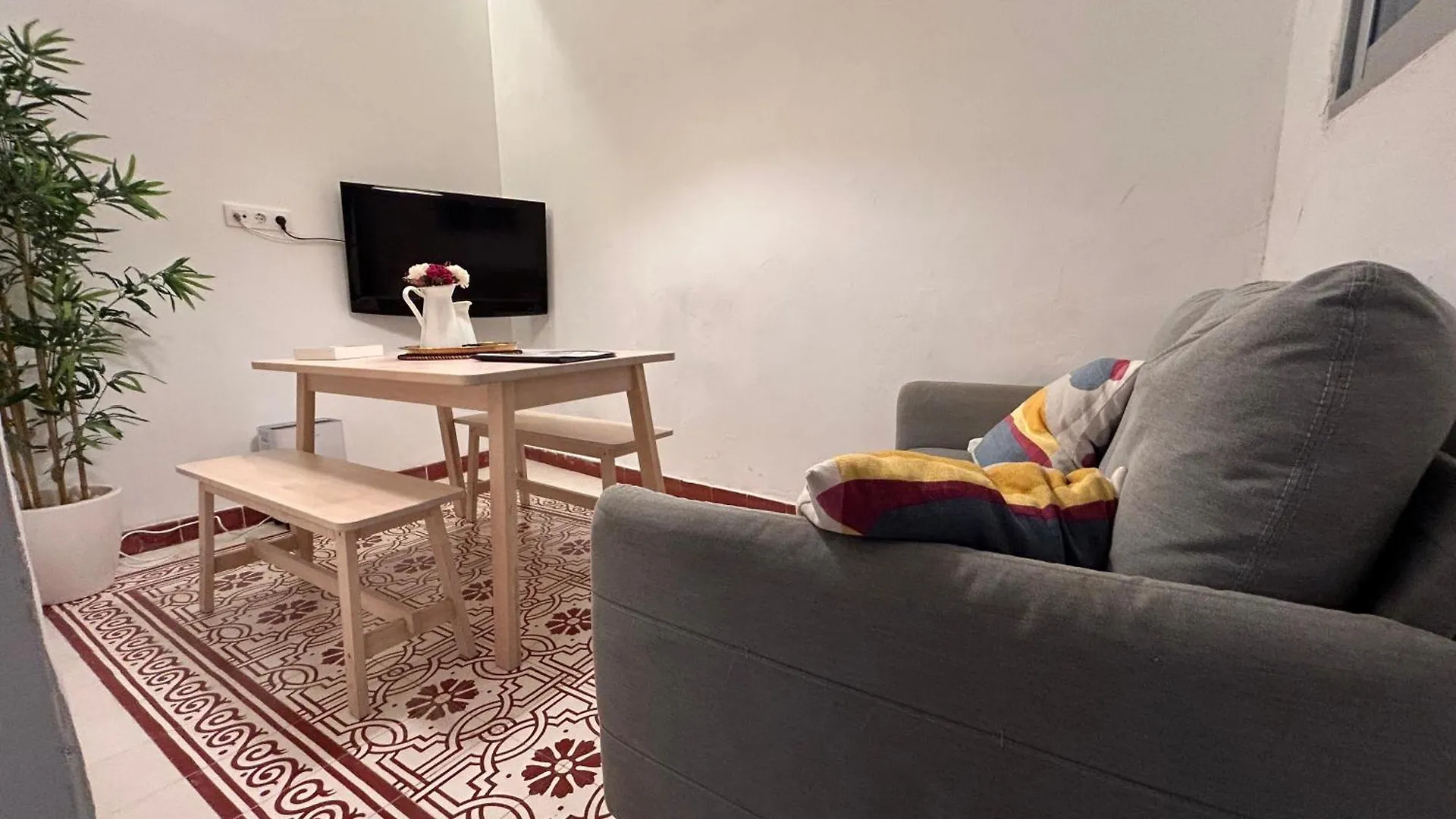Home In Seville V33-B Apartment