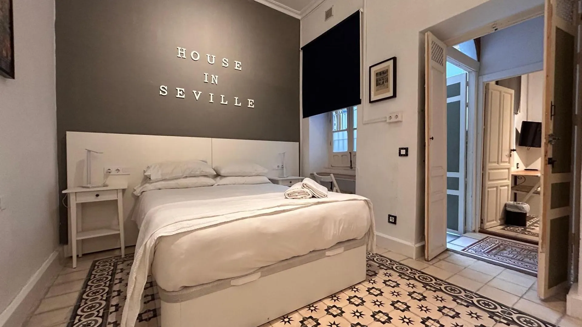Home In Seville V33-B Apartment